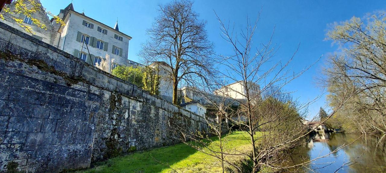 Chateau Des Senechaux, Bourdeilles Exterior photo