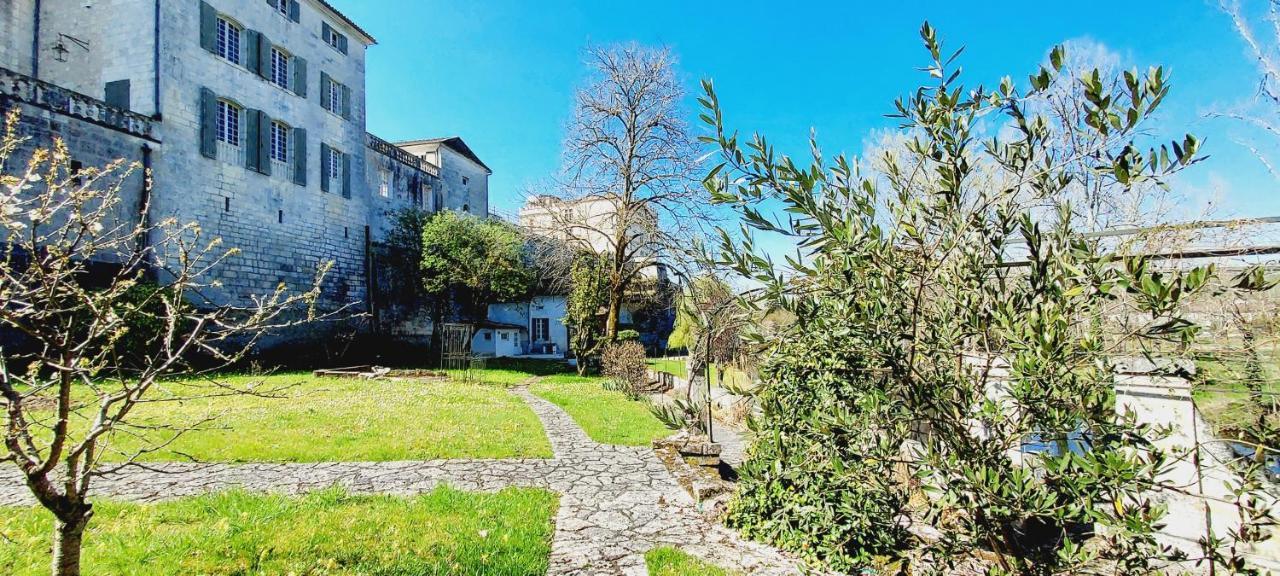 Chateau Des Senechaux, Bourdeilles Exterior photo