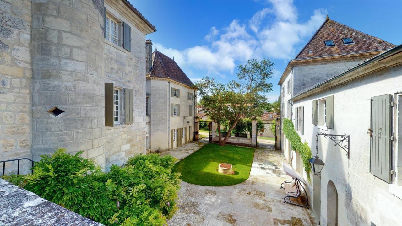 Chateau Des Senechaux, Bourdeilles Exterior photo